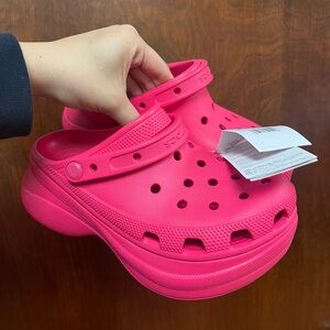 Crocs Classic Platform Clog Pink Hot Pink Women’s Size 7 NEW w/ Tags
 Pink Clogs